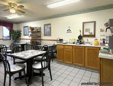Super 8 By Wyndham Smithville Lake Restaurant foto